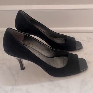 TAHARI Riddle Peep Toe Black Suede Pumps / Heels